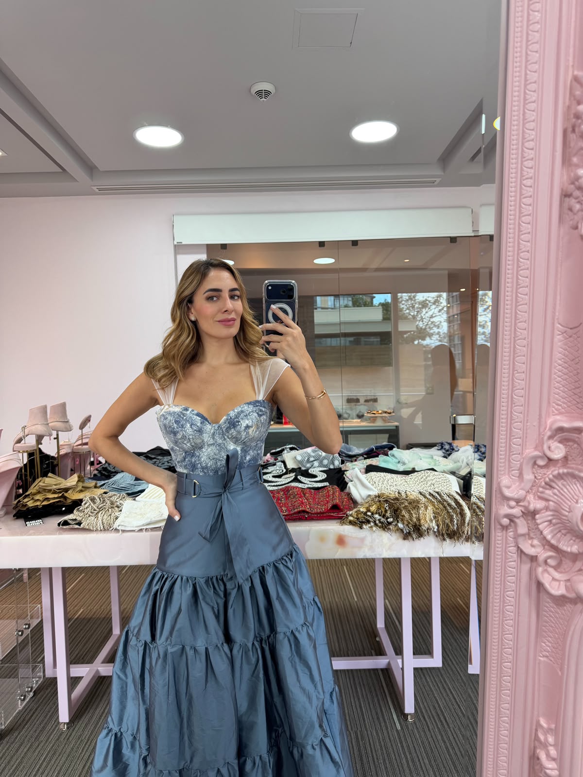 MAXI FALDA TAFETA GRIS AZULADO CON CINTURÓN