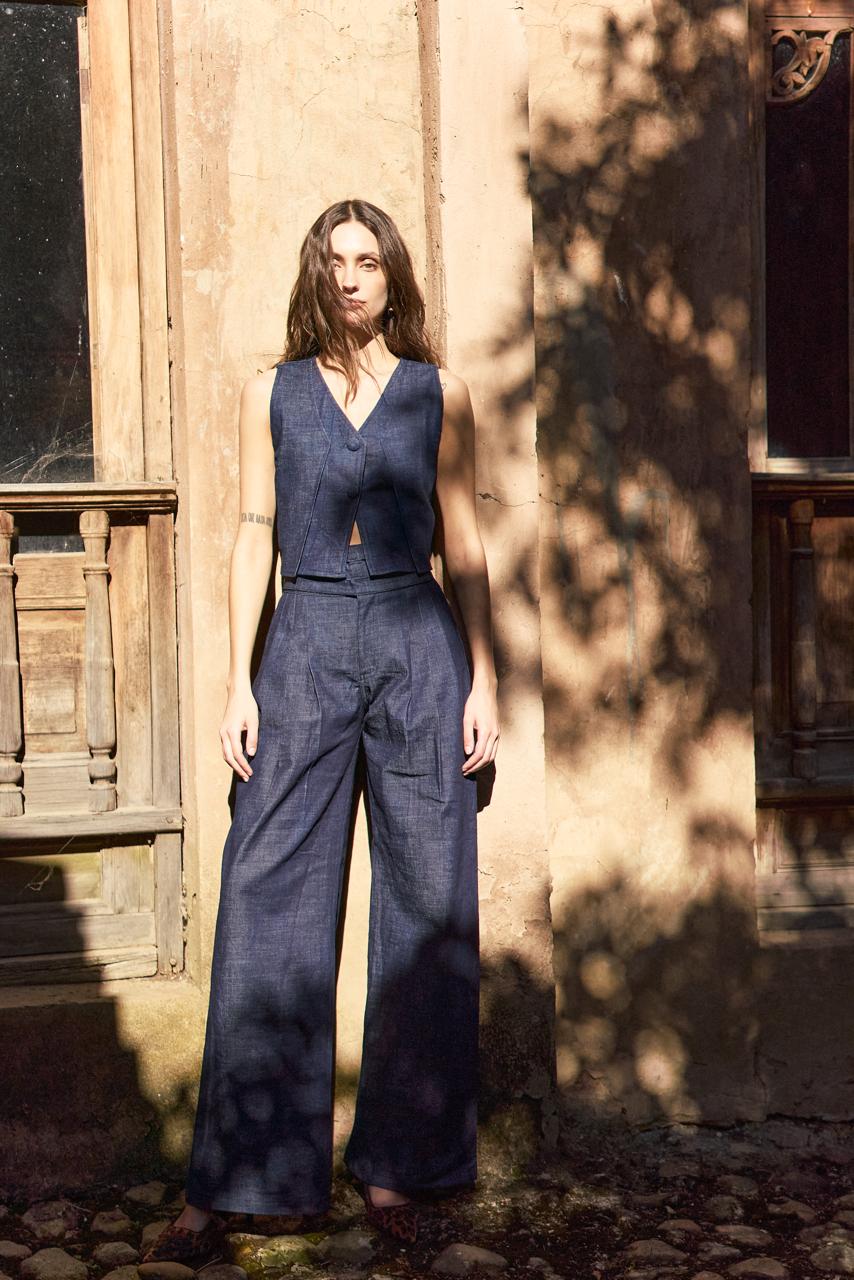 SET MEZCLILLA CHALECO y PANTALÓN CON TIRAS EN CINTURA