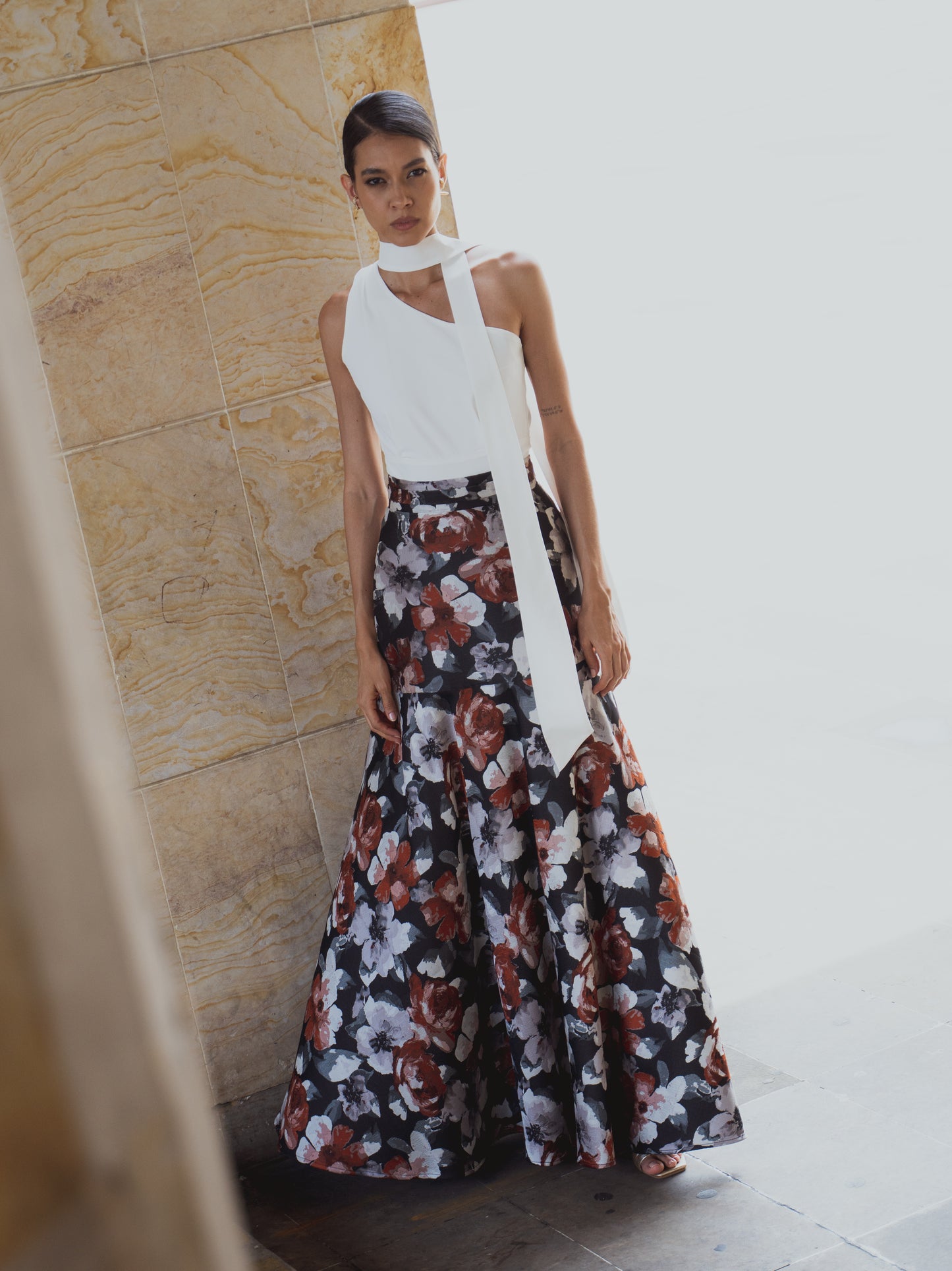 MAXI FALDA JACQUARD FLORES NEGRO Y OCRE