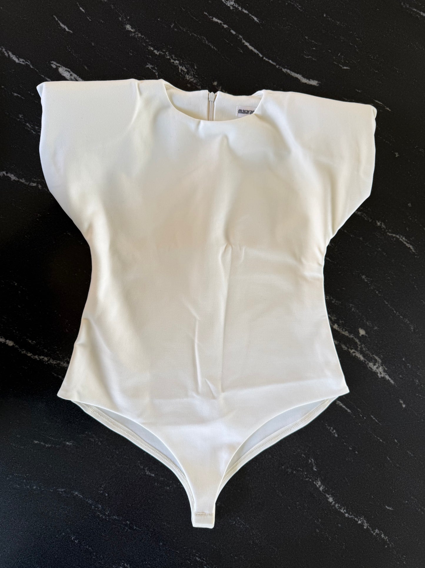 Body negro con hombreras