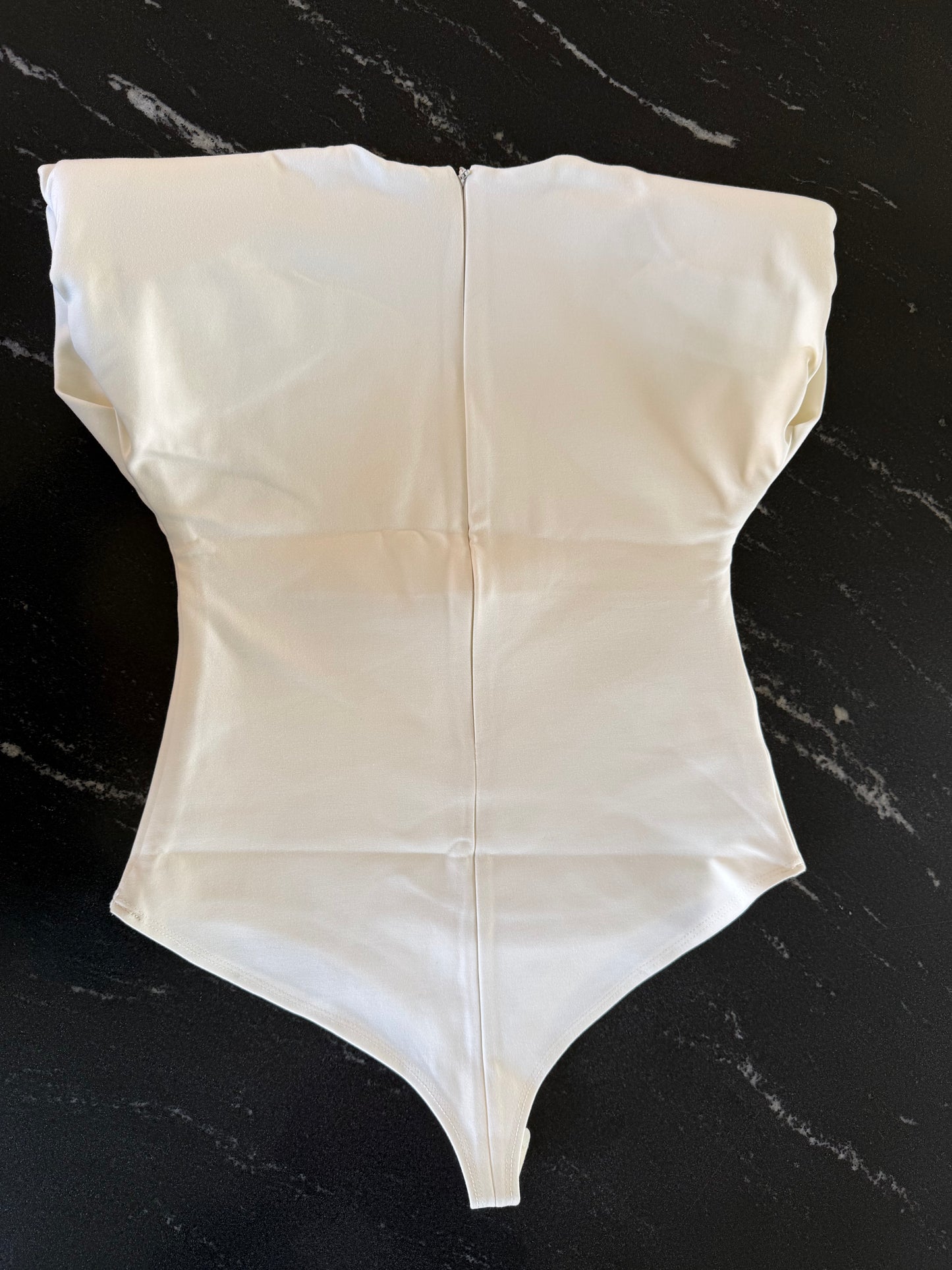 Body negro con hombreras