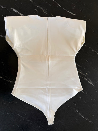 Body negro con hombreras