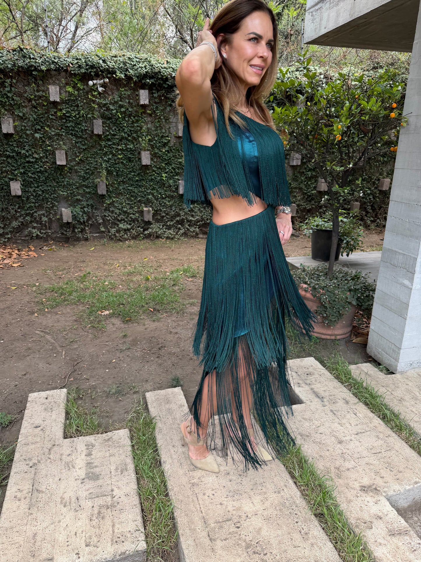 VESTIDO CUT OUT FLECOS LARGOS