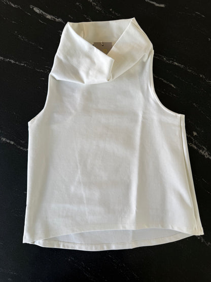 Blusa cuello alto sin mangas