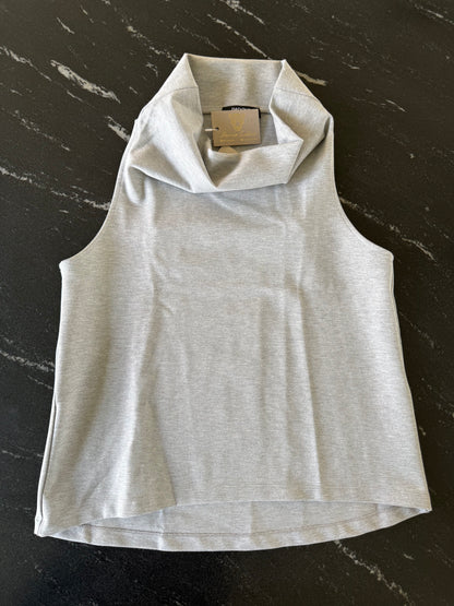 Blusa cuello alto sin mangas