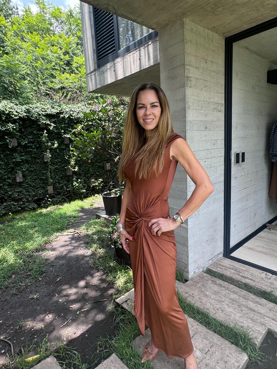 VESTIDO LARGO COLOR OCRE