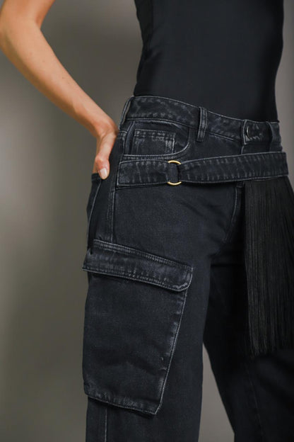 PANTALÓN DENIMN NEGRO CON FLECOS