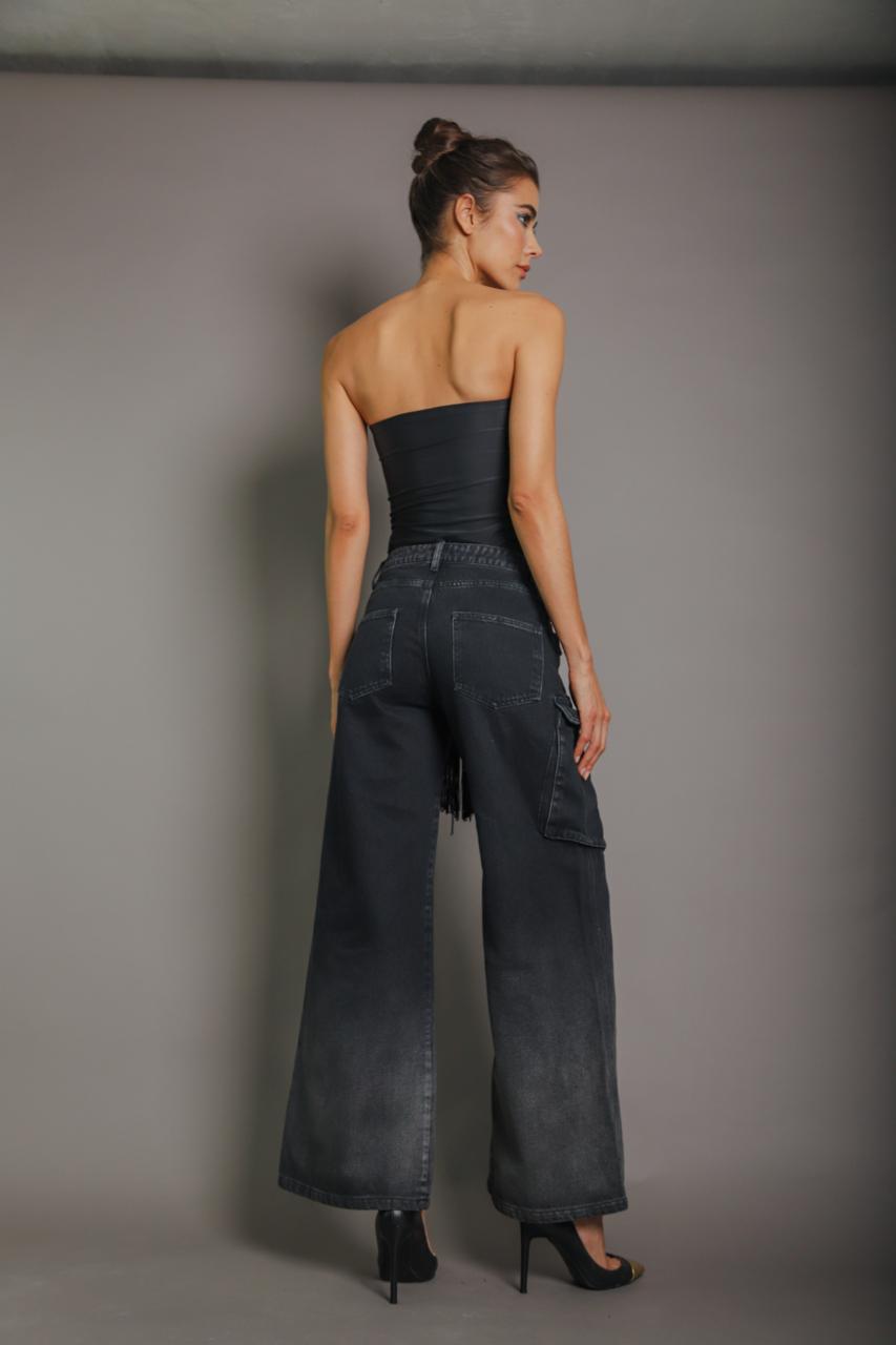 PANTALÓN DENIMN NEGRO CON FLECOS