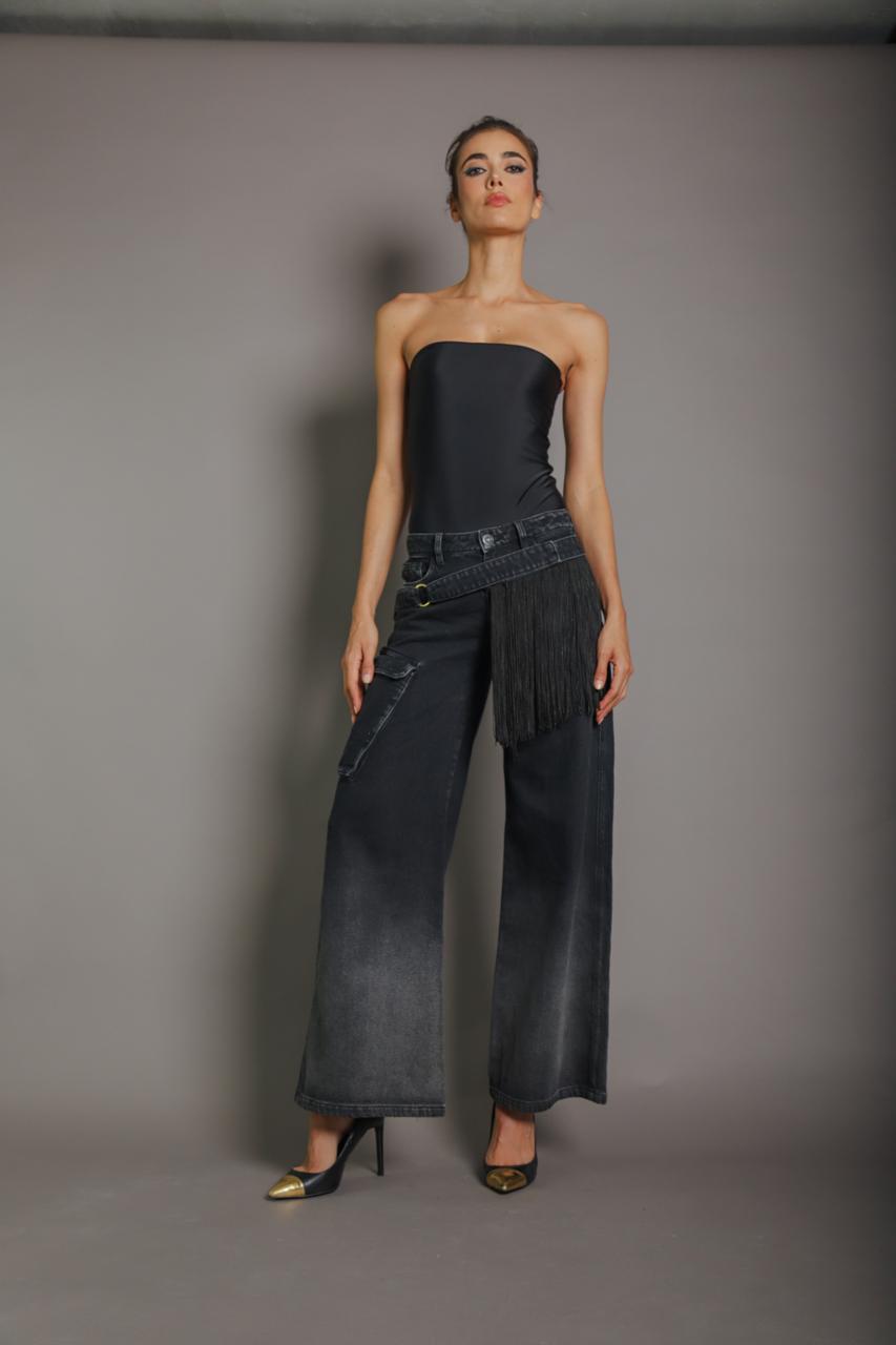 PANTALÓN DENIMN NEGRO CON FLECOS