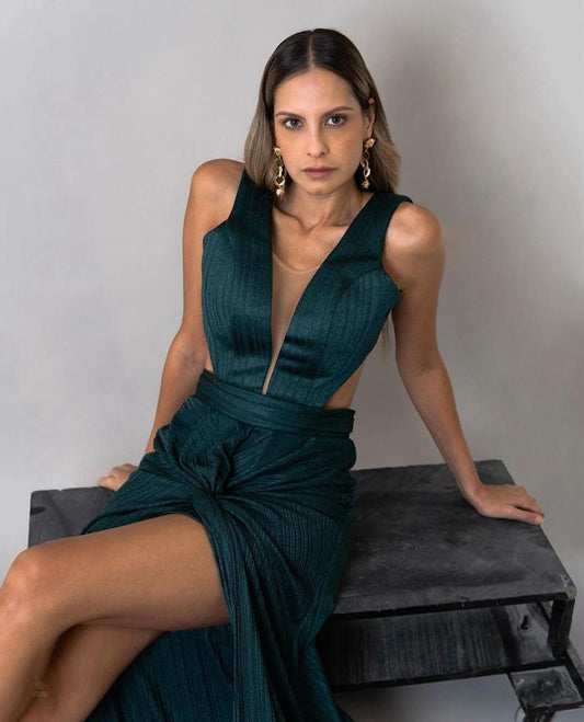 Vestido escote geométrico