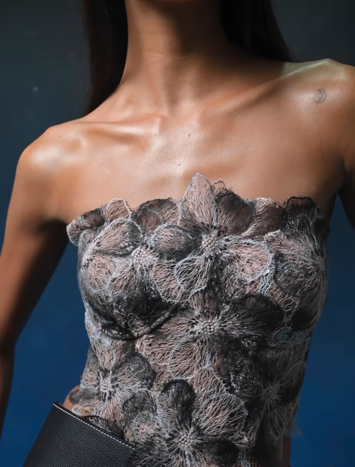 BUSTIER CON FLORES PINTADAS A MANO