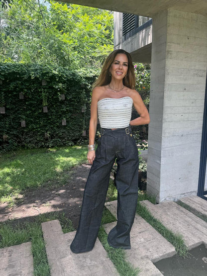 PANTALÓN DENIM CON HERRAJES DORADOS EN CINTURA