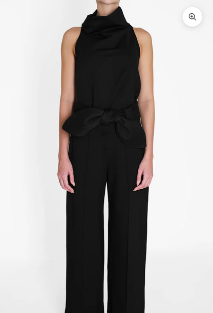 Blusa cuello alto sin mangas