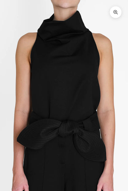 Blusa cuello alto sin mangas